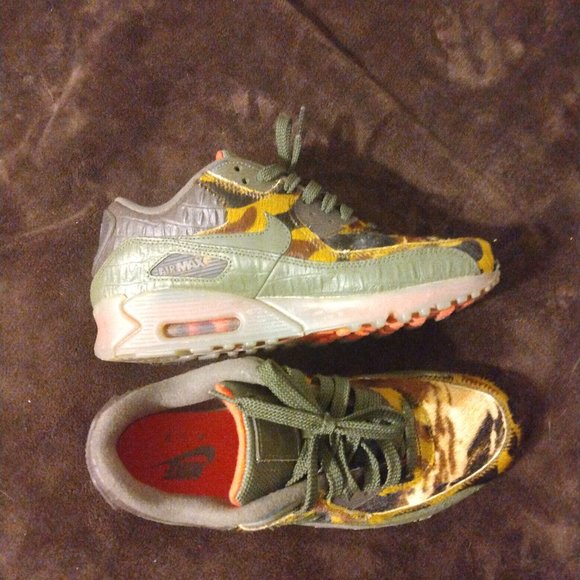 Used - Picture 3 of 4